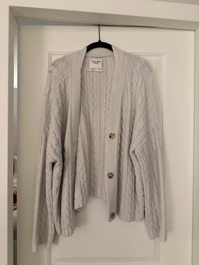 Abercrombie & Fitch Light Gray Cable Knit Button-Front Cardigan